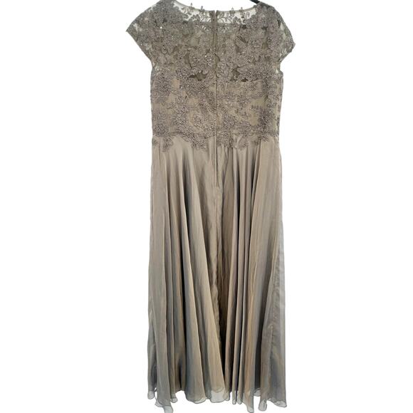 La Femme Mother of the Bride Lace Maxi Dress Short Sleeve Taupe Size 20 NWT - Picture 7 of 11